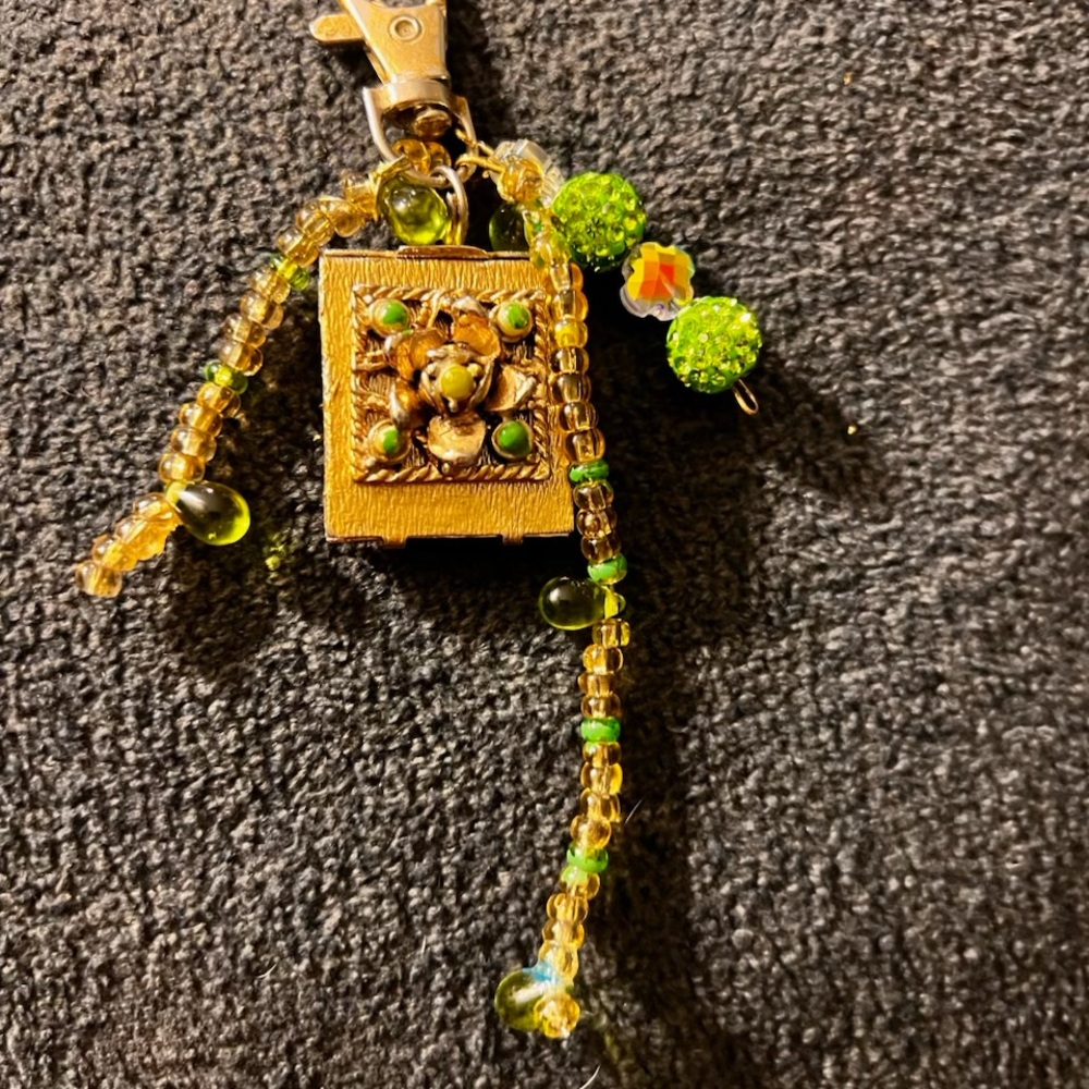 Purse charm with 4 places for photos or ?